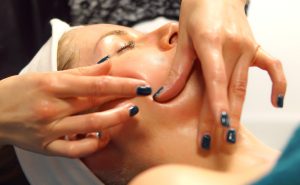 Melpomene Kosmetik gesicht 17